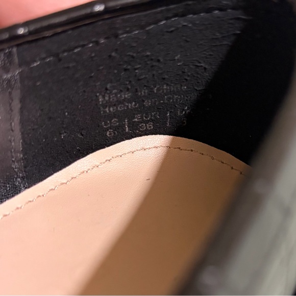 Aldo Women’s shoes Size 6 Black Croc Embossed Loafers Gold Detail Block Heel - Picture 9 of 9